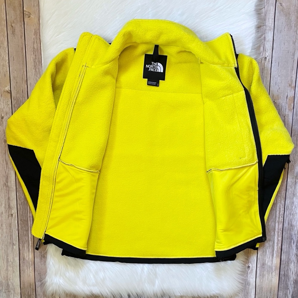 The North Face Women’s ‘95 Retro Denali Fleece Jacket In Lemon - Picture 4 of 7